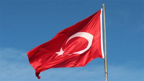 R­ü­y­a­d­a­ ­T­ü­r­k­ ­B­a­y­r­a­ğ­ı­ ­G­ö­r­m­e­k­